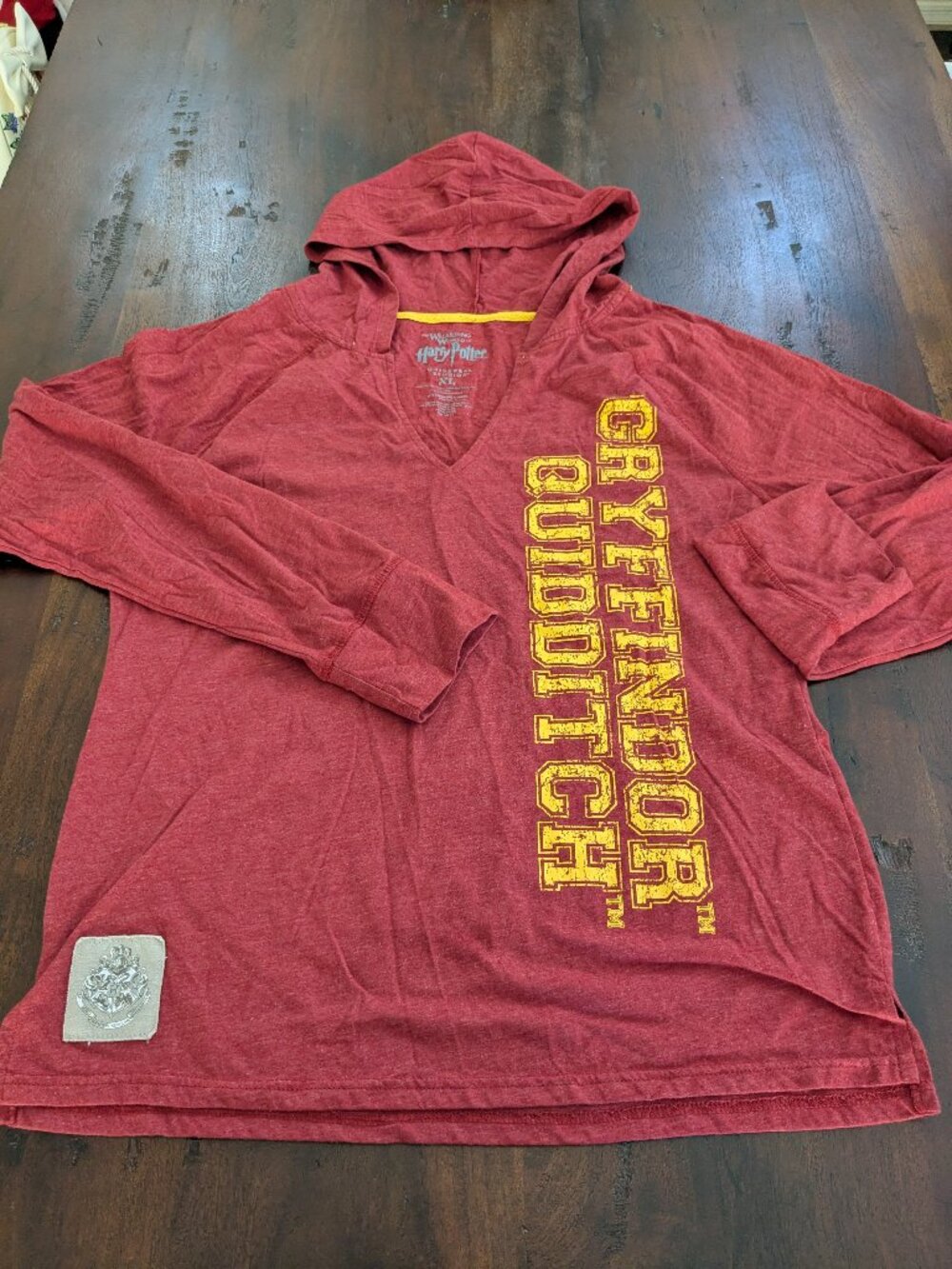 Universal Studios Harry Potter Gryffindor Quidditch Lightweight Hoodie Shirt (XL